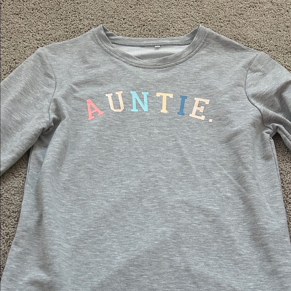 Gray Sweatshirt with Colorful 'AUNTIE' Print